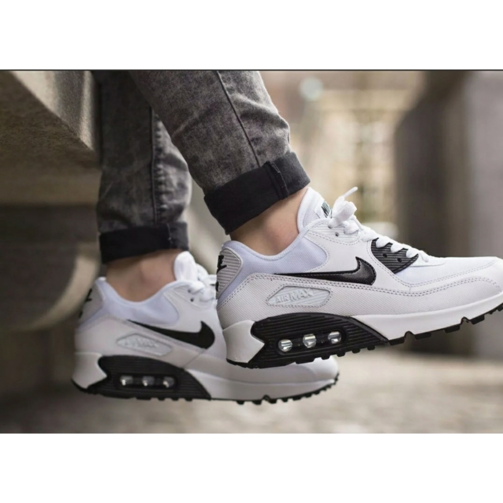Nike Air Max 90 Essential White/Black 7 WMNs